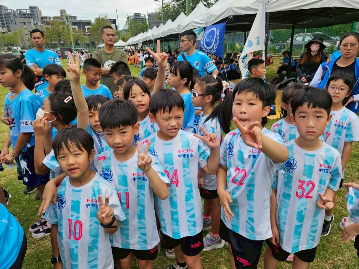 핏 솔루션의 가호 속에, 푸춘국민초등학교(富春國小)는 다시 한 번 폭우 속에서 삼관왕을 당당히 차지했다圖細胞營養之7