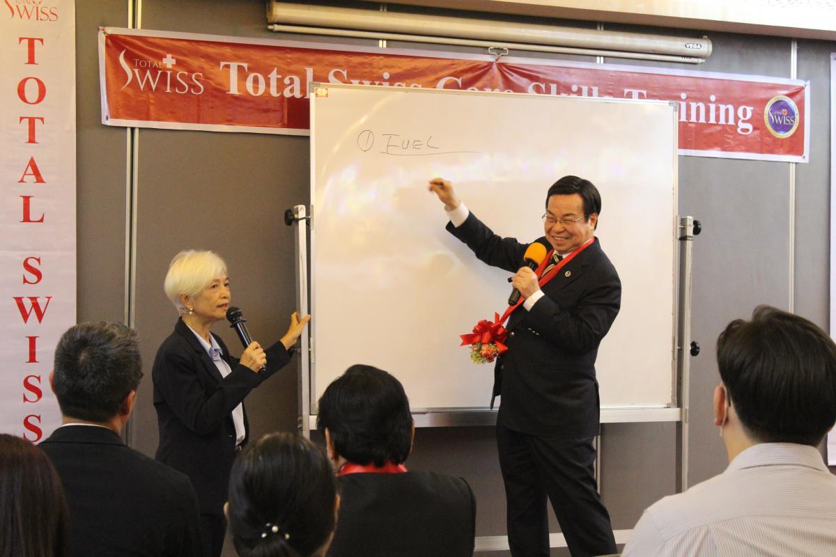 토탈스위스 필리핀 시장 고속 성장, 왕 회장님 현장 방문으로 사기 고취… 건강과 성공 함께 이끈다圖細胞營養之7