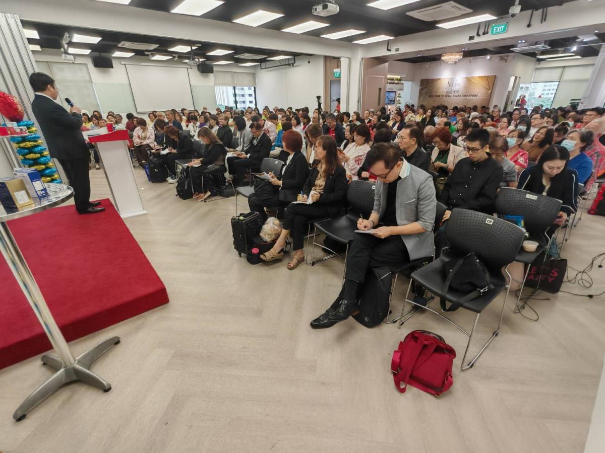 왕 회장님 싱가포르 강연, 건강의 길에 새로운 비전 제시하고 사업 기회 심층 분석… 제2의 고향 파트너들 큰 수확 얻어圖細胞營養之4