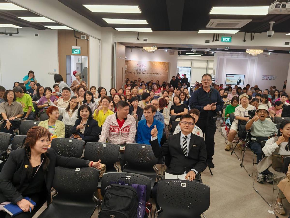 왕 회장님 싱가포르 강연, 건강의 길에 새로운 비전 제시하고 사업 기회 심층 분석… 제2의 고향 파트너들 큰 수확 얻어圖細胞營養之2