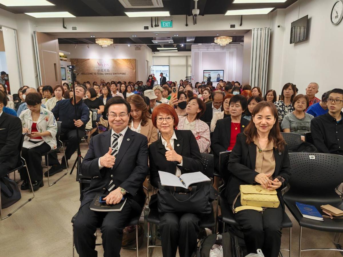 왕 회장님 싱가포르 강연, 건강의 길에 새로운 비전 제시하고 사업 기회 심층 분석… 제2의 고향 파트너들 큰 수확 얻어圖細胞營養之1