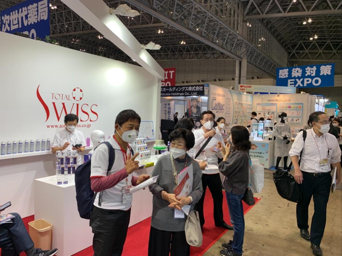 메디컬 재팬 도쿄(Medical Japan Tokyo) 종합 전시 Day2, TBS가 응원, 유명 기자가 토탈스위스를 취재하고 열기는 더욱 뜨거워졌다圖細胞營養之3